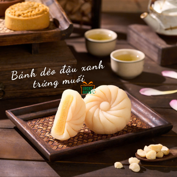Bánh dẻo đậu xanh trứng muối