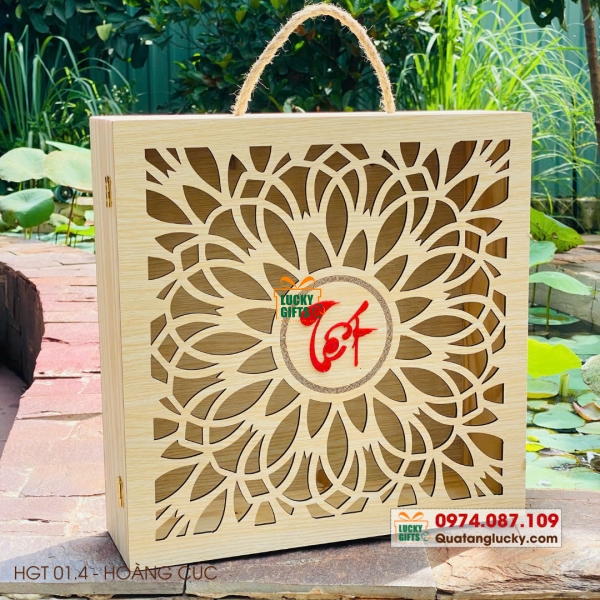 Hộp Gỗ thông khắc laser  kết hợp chứ tết đỏ decan - Hoàng Cúc